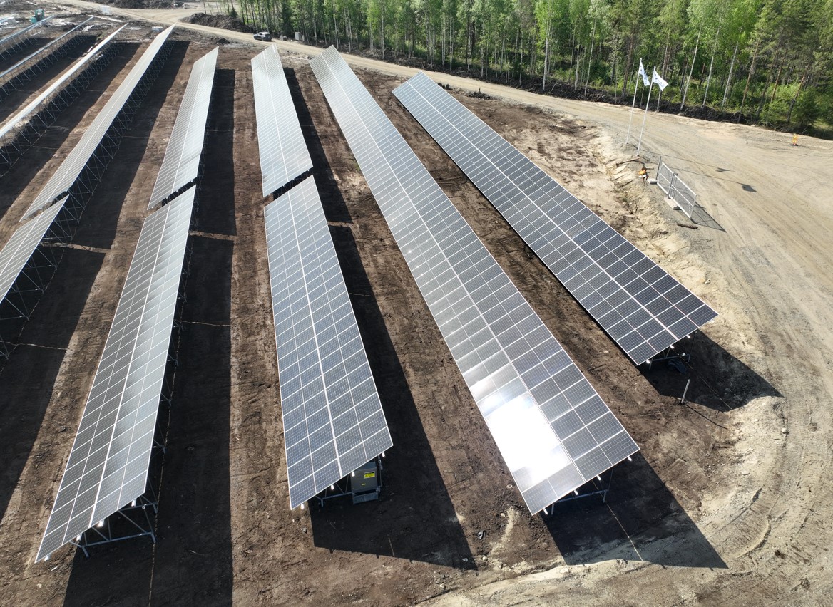 The construction of Isosuo solar park in Utajärvi proceeds fast